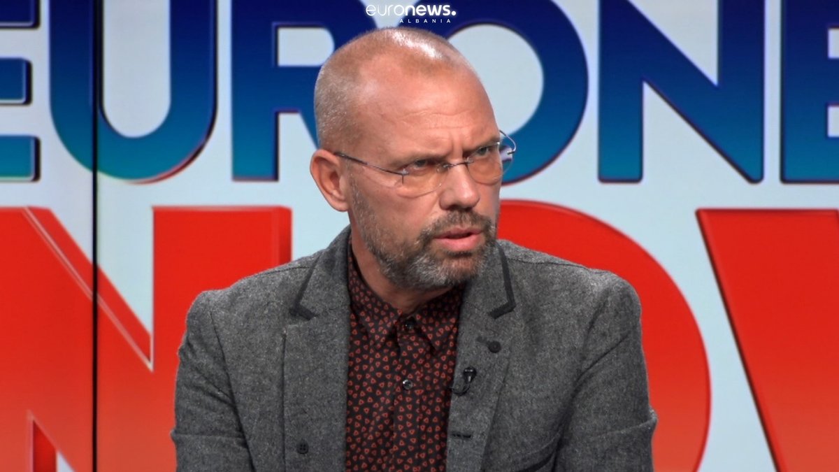 EuronewsAlbania's tweet photo. 30% of the population risks not being represented in parliament due to the new #ElectoralCode, says former Minister of Justice Ylli Manjani on #EuronewsNow with @BrunaCifligu 

➡️https://t.co/CN85KpgwC8 https://t.co/MZgmCtiWGs