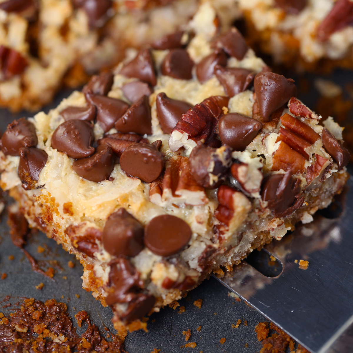 MomLovesBaking's tweet photo. Seven Layer Magic Cookie Bars – a retro recipe that’s making a comeback! You can whip up these delicious cookie bars in minutes. They're also called Hello Dollys. Recipe from 1965. #7layer #cookiebars #easyrecipe https://t.co/kPTghnBUxP https://t.co/DNn5gNf2vR