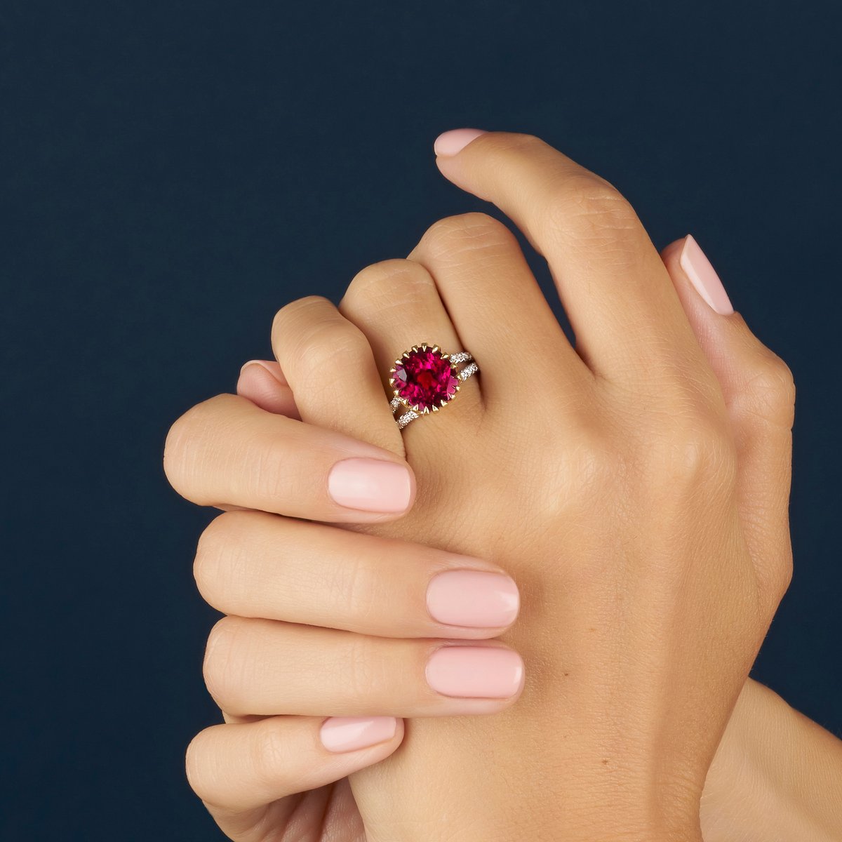This ring is the perfect way to celebrate tourmaline, a birthstone of October, and a perfect gift for holidays—right around the corner! ⁠
⁠⁠
R1690-RC1180-TPCU⁠
⁠