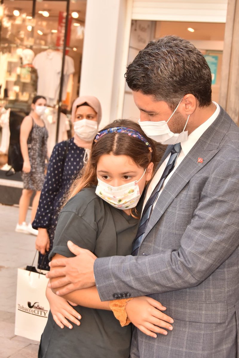 mehmetay01's tweet photo. Çukurova ilçemizde esnaflarımızı  ziyaret ederken eşim ve çocuklarımla karşılaştık. 

Yoğun kongre sürecinden dolayı evde fazla görüşemediğim çocuklarımla ayaküstü hasret giderdik. 🙂 https://t.co/9o61fvbSdx