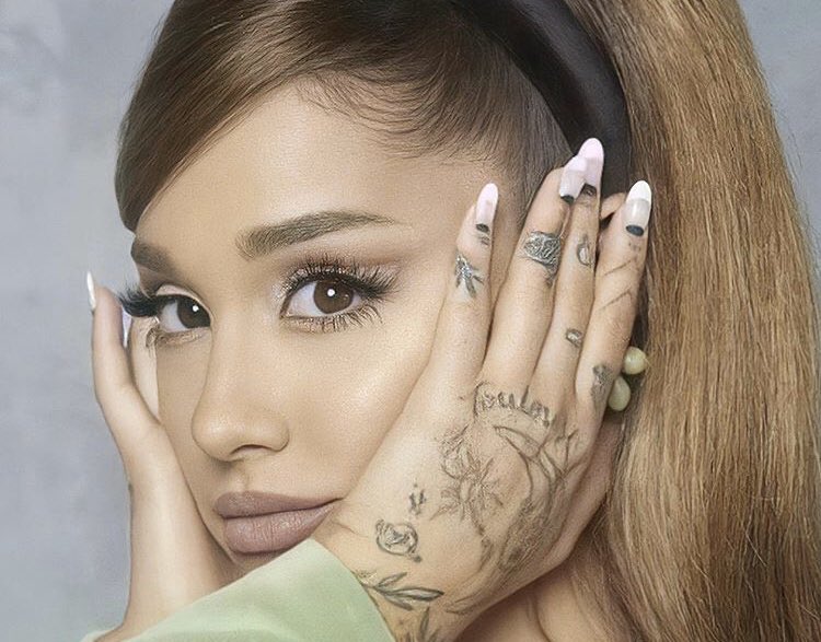agpbr's tweet photo. Tornando-se a música mais rápida de Ariana a atingir esse feito, “positions” acaba de entrar no Top 10 da Apple Music US! 🔁 #POSITIONS https://t.co/8Jtj5O7es2