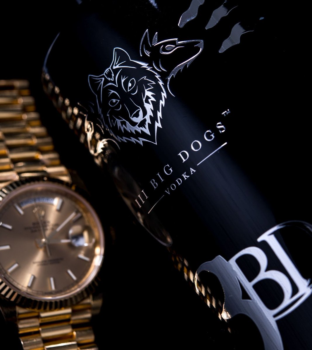 Is it time for a Big Dogs Vodka on ice? 🐺
.
.
.
.
#bigdogs #bigdogsvodka #cocktials