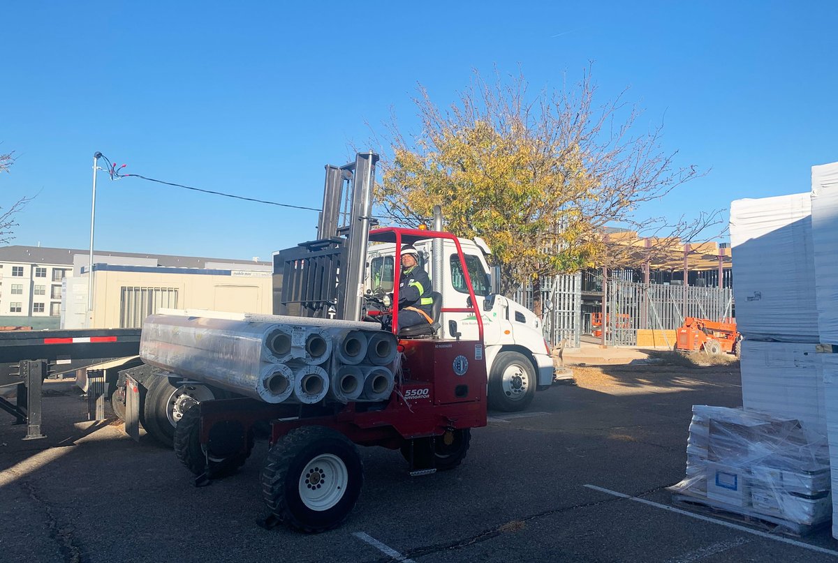 EliteRoofSupply's tweet photo. Our team in Albuquerque, NM was up bright and early yesterday getting ready for a 400 square Versico project for Hope Christian School. Go Huskies! 💪

#ABQRoofing
#Versico
#Roofing https://t.co/GsoZKoHWEl