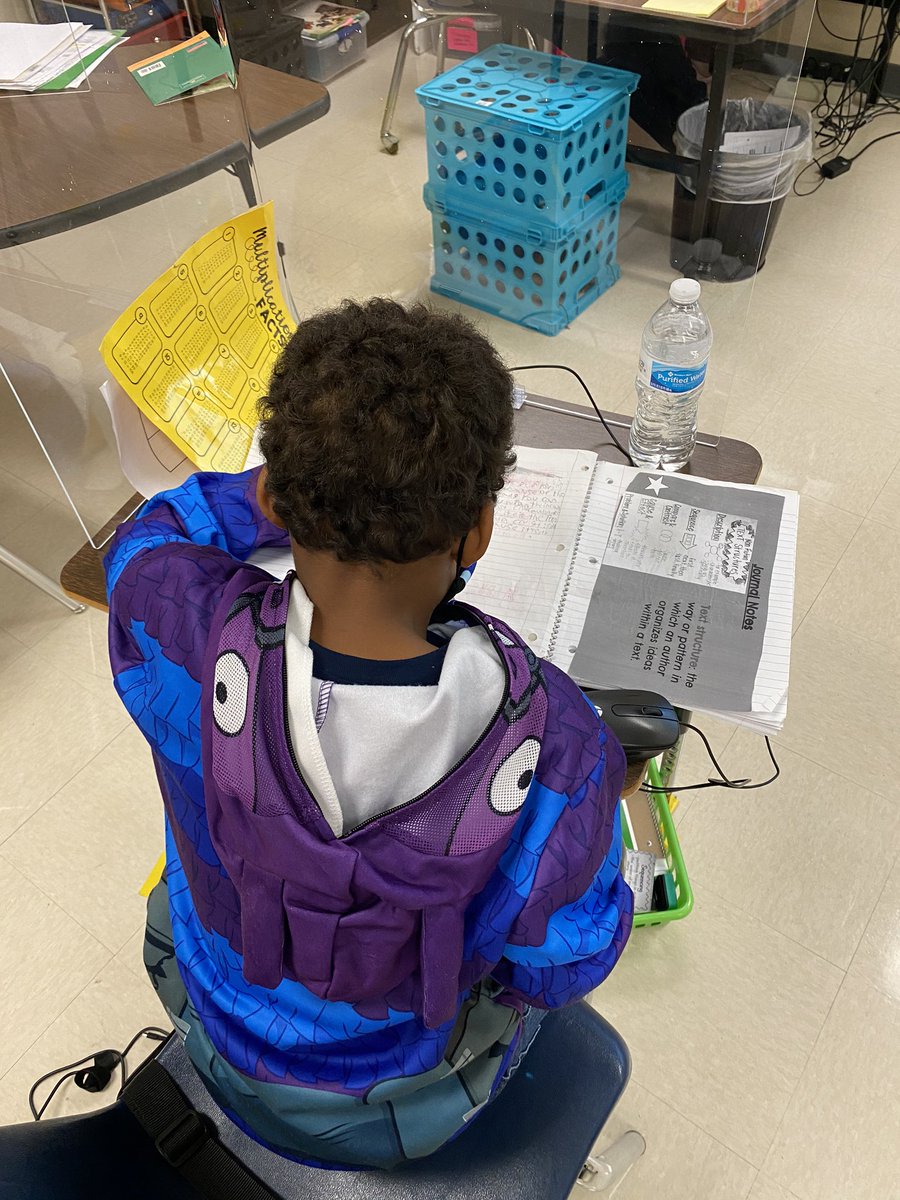 Aortizeducator's tweet photo. Ss are creating expository writing about their favorite food! Fourth is full of fun writing on fun Friday!!! #scholars #funinfourth #collabisfab #ottbethechange #nisdproud @olvera_vp @PrincipalBueno @theteacherme https://t.co/tYETIxNkZJ