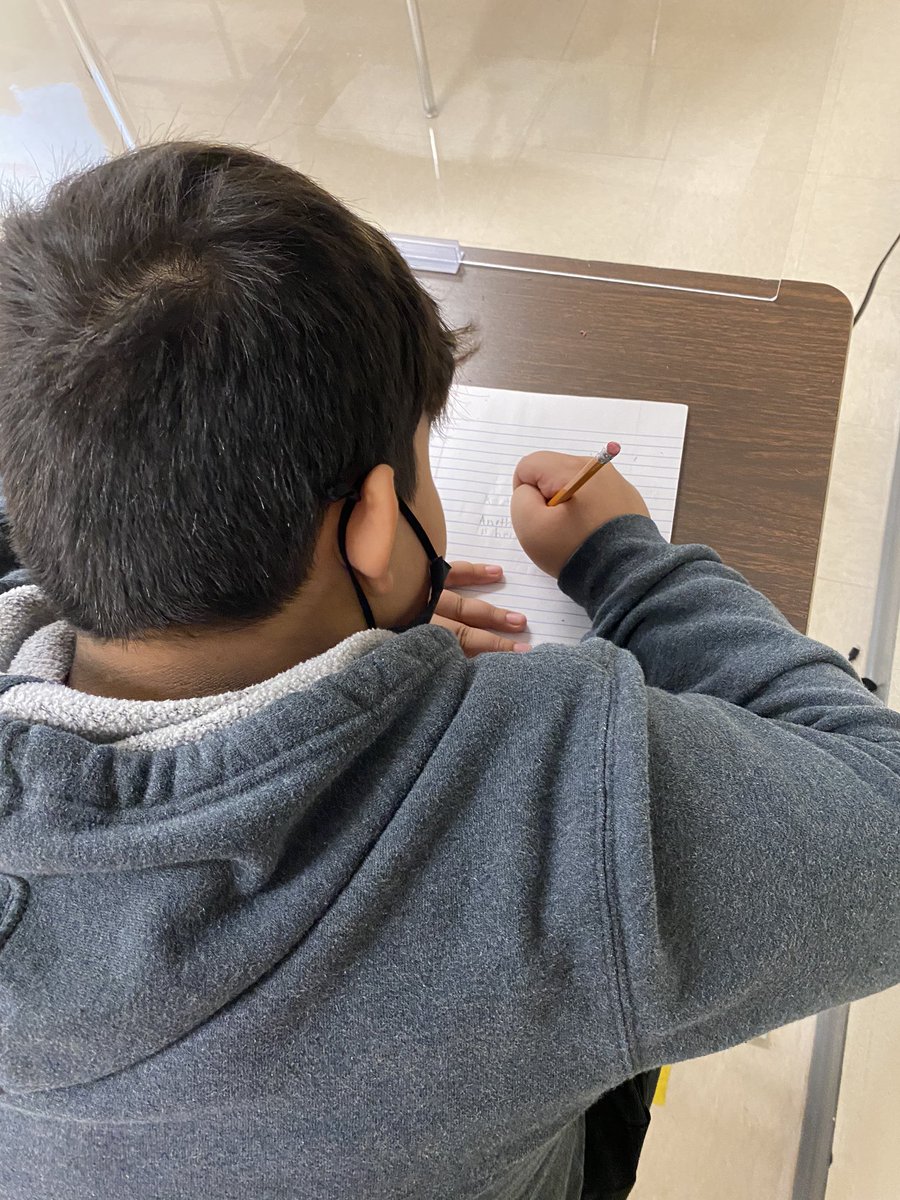 Aortizeducator's tweet photo. Ss are creating expository writing about their favorite food! Fourth is full of fun writing on fun Friday!!! #scholars #funinfourth #collabisfab #ottbethechange #nisdproud @olvera_vp @PrincipalBueno @theteacherme https://t.co/tYETIxNkZJ