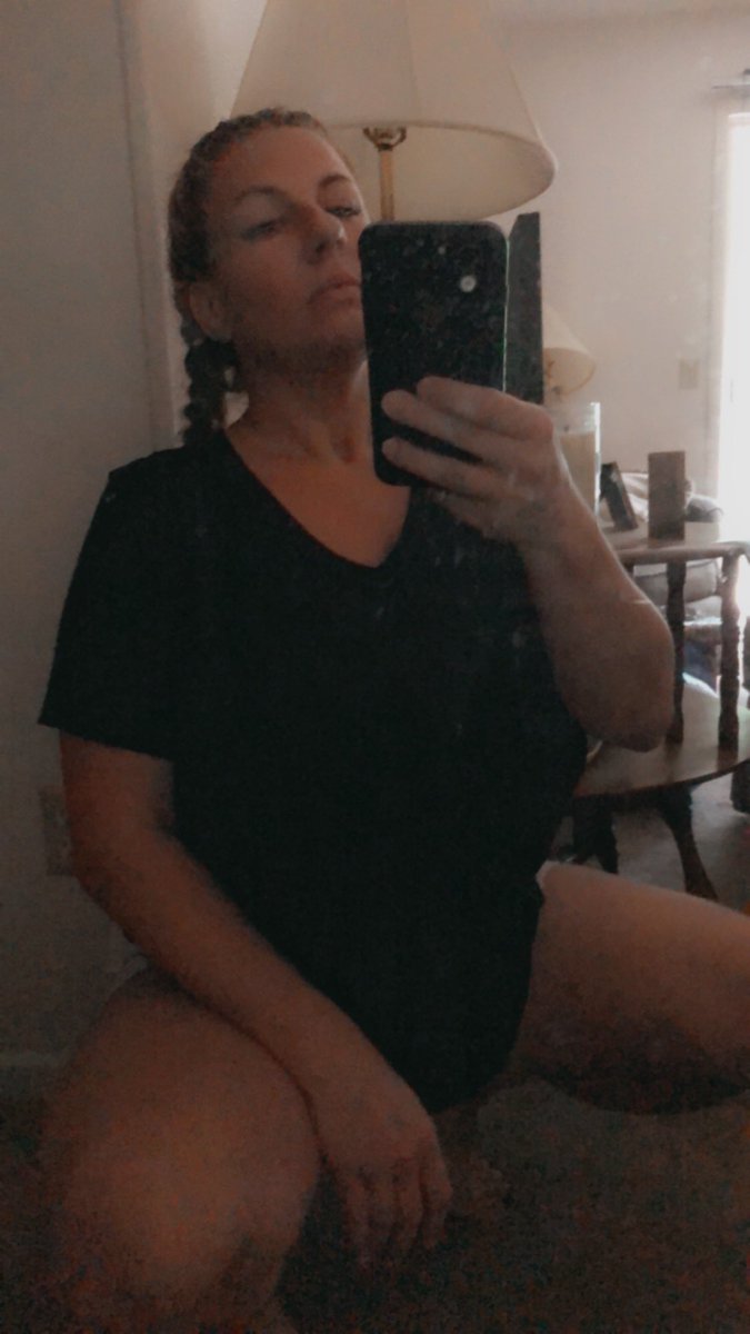 FirstMilfMate's tweet photo. GM! Wishing you a beautiful day! You’re doing a great job, keep pushing! 🖤🖤 #FridayThoughts #FridayMotivation #peaceispower #PositiveVibes #FREEonlyfans #freeof #bustymodel #bustymom #bustymilf #bignaturalbreasts https://t.co/xIGnGuzGAN https://t.co/MPMNJI3HxH