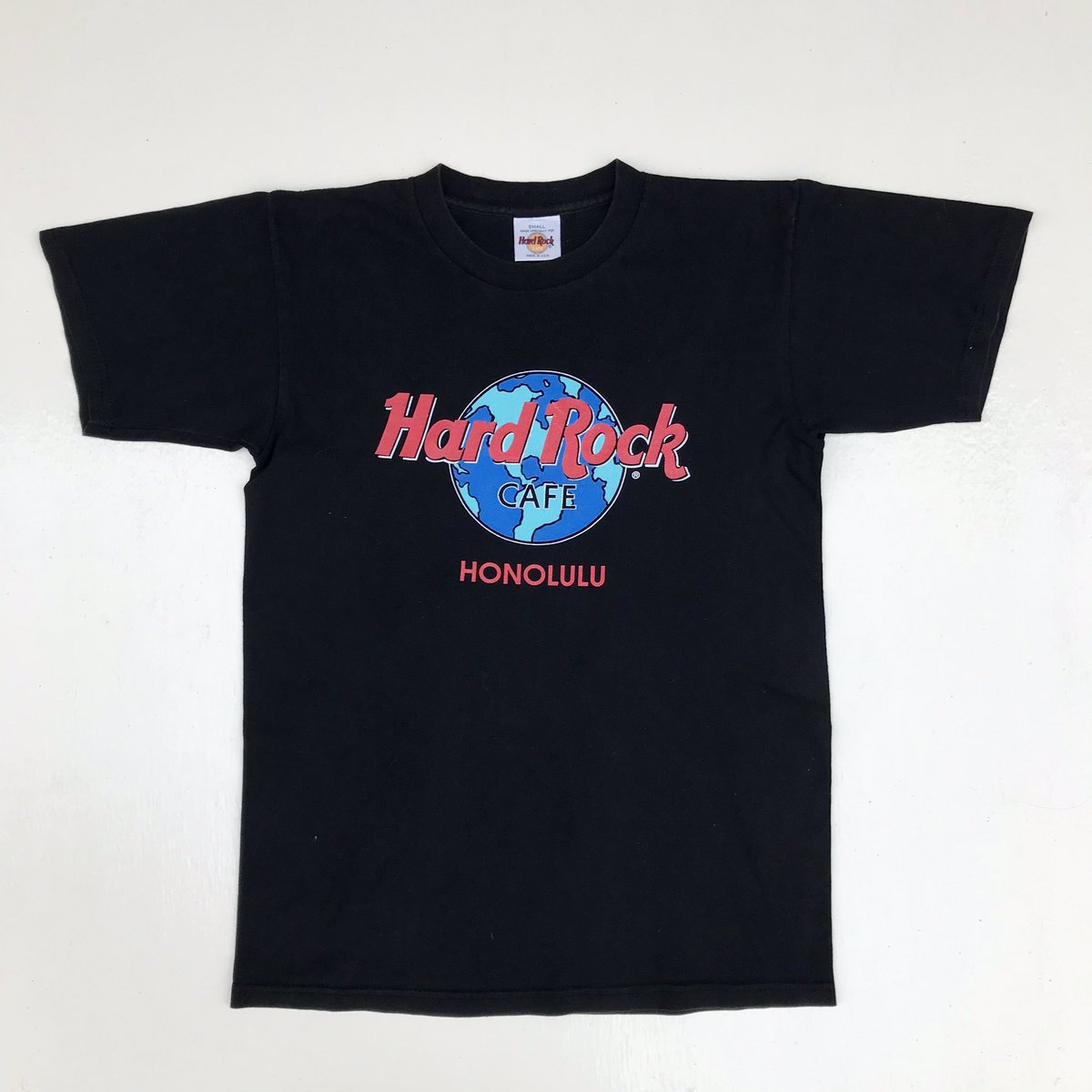 IcietM's tweet photo. @HardRock cafe Honolulu Black Tee For Sale ❤️🌍🖤
Size : M
Price : 4000Fcfa 

🎈🎈🎈🎈🎈🎈🎈🎈🎈🎈 https://t.co/TiRE5Iu1T9