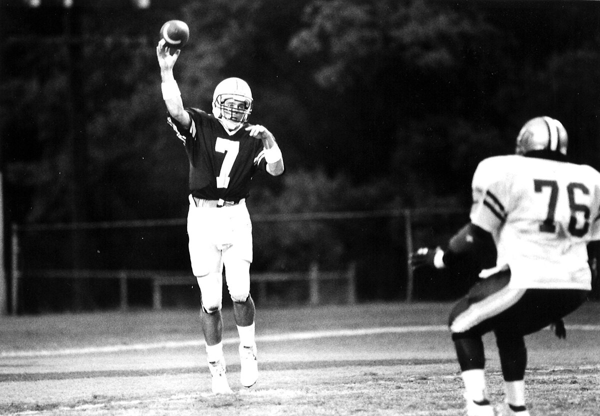 DYK: In the 1990 season finale, Stan Nix scored a 2-pt. conversion with 21 seconds left for a 22-21 win over WKU.
History - https://t.co/PLcsOr8KUx
#GoMocs https://t.co/qIfV4uVu1b