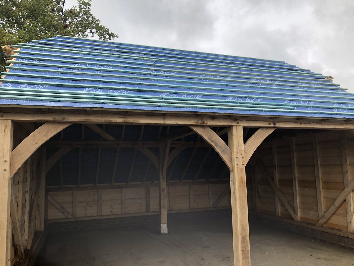 KentRoofingSer2's tweet photo. Beautiful Farmhouse Mix on this stunningly framed Cart Lodge. Finished with black slate under cloak and black dye mortar. #roofing #roofinglife #roofingworld
Call Jamie for a free quotation 07557766776 or email jamie@kent-roofinservices.co.uk https://t.co/LN1eQVuiRY