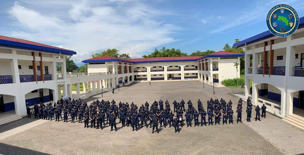 El Curso Básico Policial No. 89 de la Academia Nacional de Policía a partir de hoy se integran a nuestras filas. Se trata de 126 oficiales de policía, de estos 88 son hombres y 37 mujeres, quienes se capacitaron en las áreas técnico policial, humanística y jurídico.