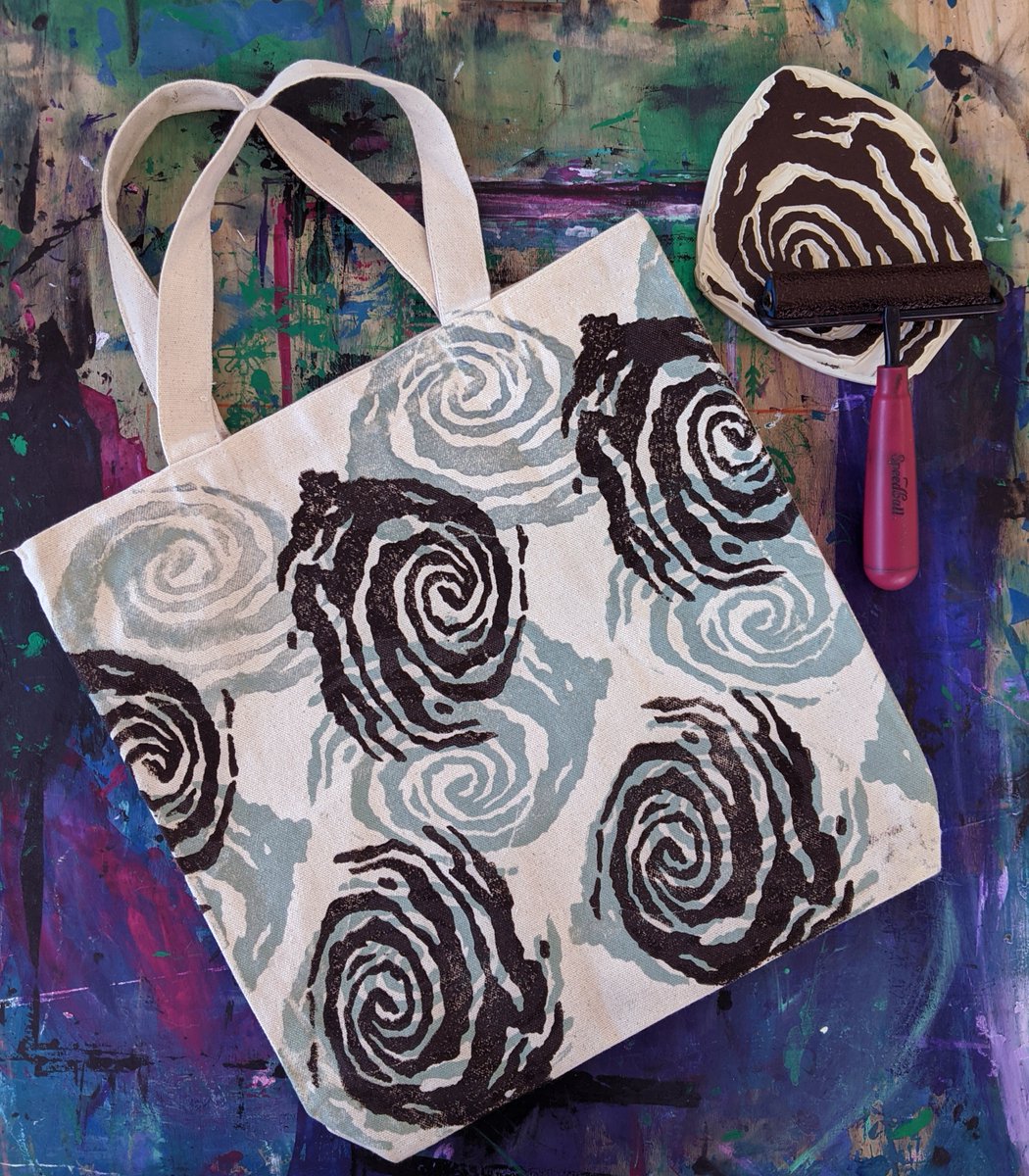 MSUBroad's tweet image. Design, cut, and stamp to make your own block printed tote bag!

Printmaking Workshop: Block Printed Totes is being offered on Nov. 7 from 1–4pm or Nov. 13 from 7–10pm. Register here → bit.ly/3lSlpJH