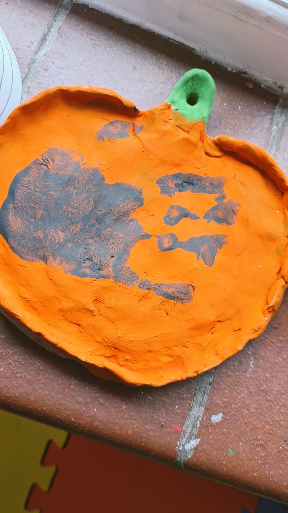 _becca_knowles's tweet photo. There have been lots of spooky activities happening today in the Primary department @AlderwasleyHall 🎃👻 https://t.co/CUKd5Zh202