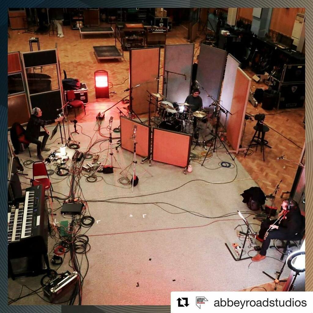 MartaDiNozzi's tweet photo. Royal Tea out today! It was an honor to be involved assisting friend and colleague @chris_james_parker, thanks to @joebonamassa and @kevthecave, recorded @abbeyroadstudios 
Turn the music on! 🤘🏼
#abbeyroadstudios #joebonamassa #recordingstudio #royaltea #soundgirls #womenint… https://t.co/bhWbGkO52K