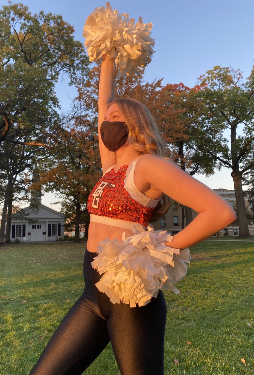 madifair4's tweet photo. #tminus2weeks 🏉🧡 https://t.co/fSdRCgskK4