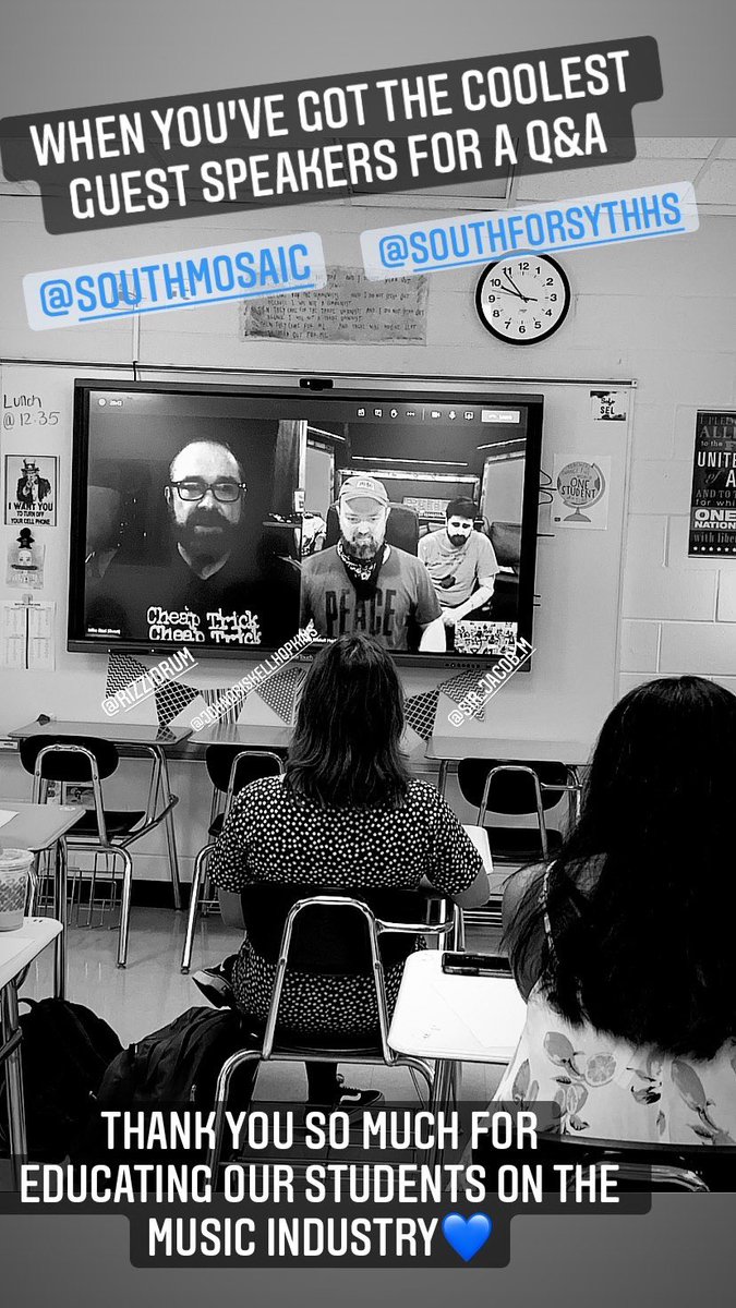 SouthMosaic's tweet photo. Music Industry Q&A with founding member of @zacbrownband, @johndhopkins with @Rizzidrum! Thank you so much for speaking to our students who are passionate about the arts! #sofomo @singinghistory @ldubillson @SouthForsythHS https://t.co/pE0WfSV1m2