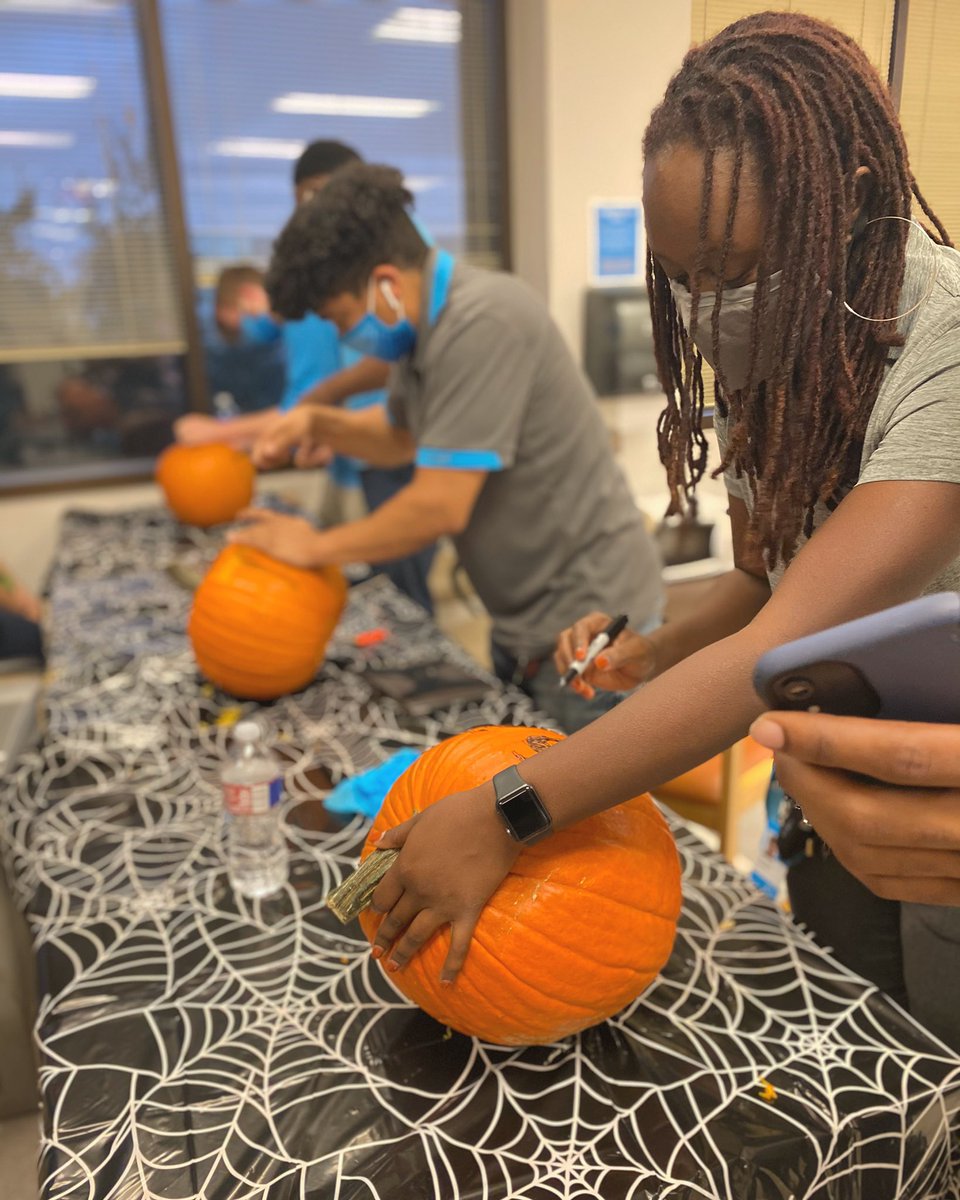 TWayneTharp's tweet photo. Pumpkin carvings to kick off our #iPhone12 launch day! 🎃🪓
#IHX #IHAxe #Axeperts #IHXSTX #CentralRevolution @IHXSTX @CentralIhx @ATT https://t.co/0VaeN3jqxH