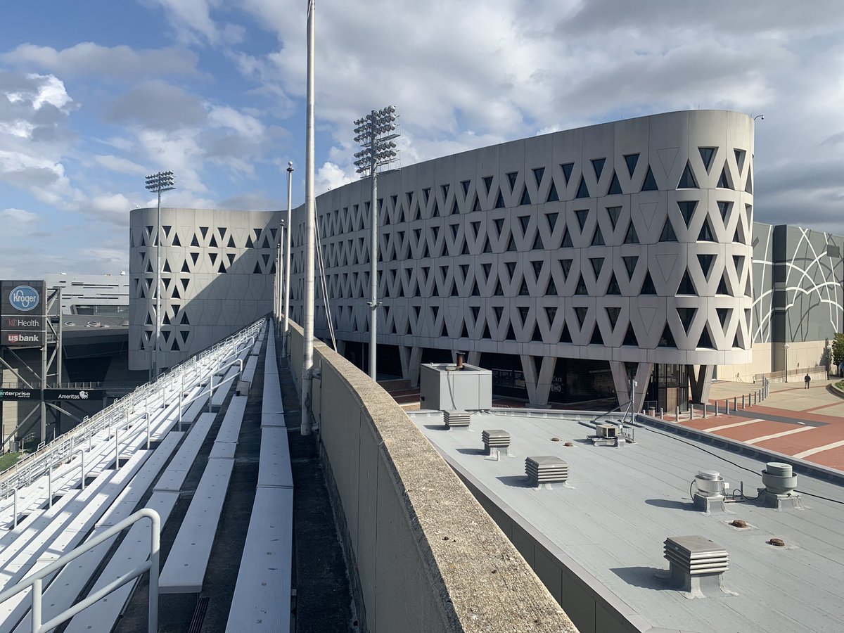 GoBearcatsUCATS's tweet photo. Happy Friday #Bearcats!!

How it started:            How it’s going: https://t.co/KCvc0LJkpQ