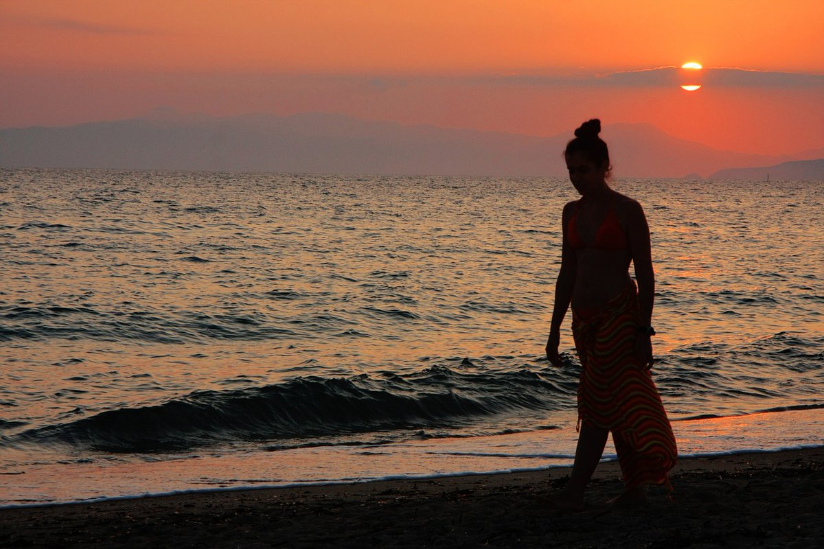 Body Image Pressures of Summertime and Some of the Dangers bit.ly/3jDOfNQ