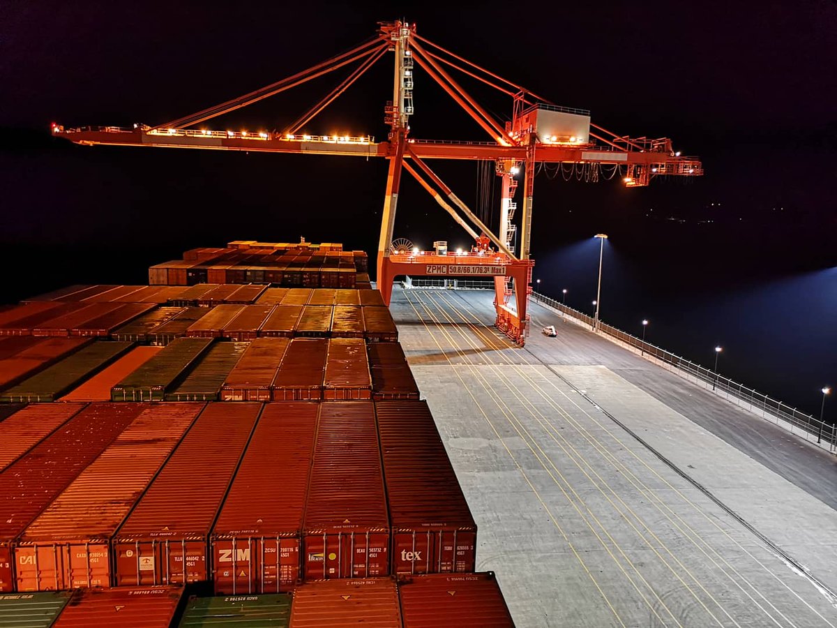 Welcome the first vessel to call at the newly extended Pier 42 @psamarine Halifax. The extension increased the piers length to 800 metres, and can accomodate 2 x ULCV's (Ultra Large Container Vessels) simultaneously
Congratulations @portofhalifax
#shipsaremoving
#canada #economy