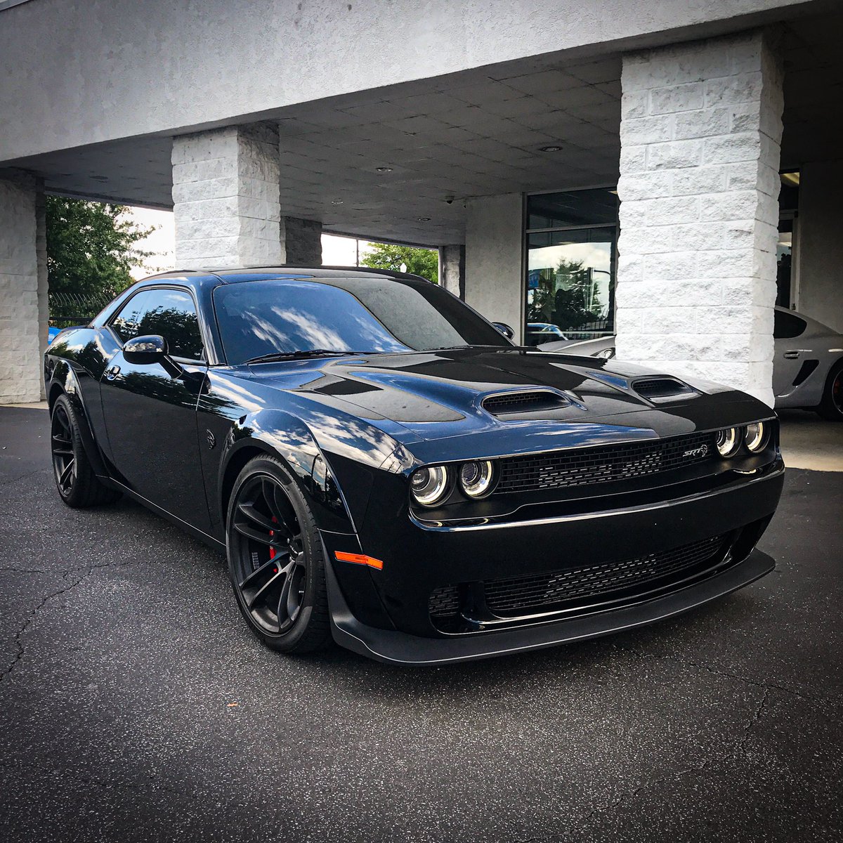 llumarfilms's tweet image. @ptaprides has this Challenger fully protected with LLumar PPF and Window Tint. The entire body is wrapped in LLumar Platinum Paint Protection Film and the auto glass received our Stratos Series Window Tint. #llumarmycar
#llumarwindowtint #llumarppf #dodgechallenger #mopar
