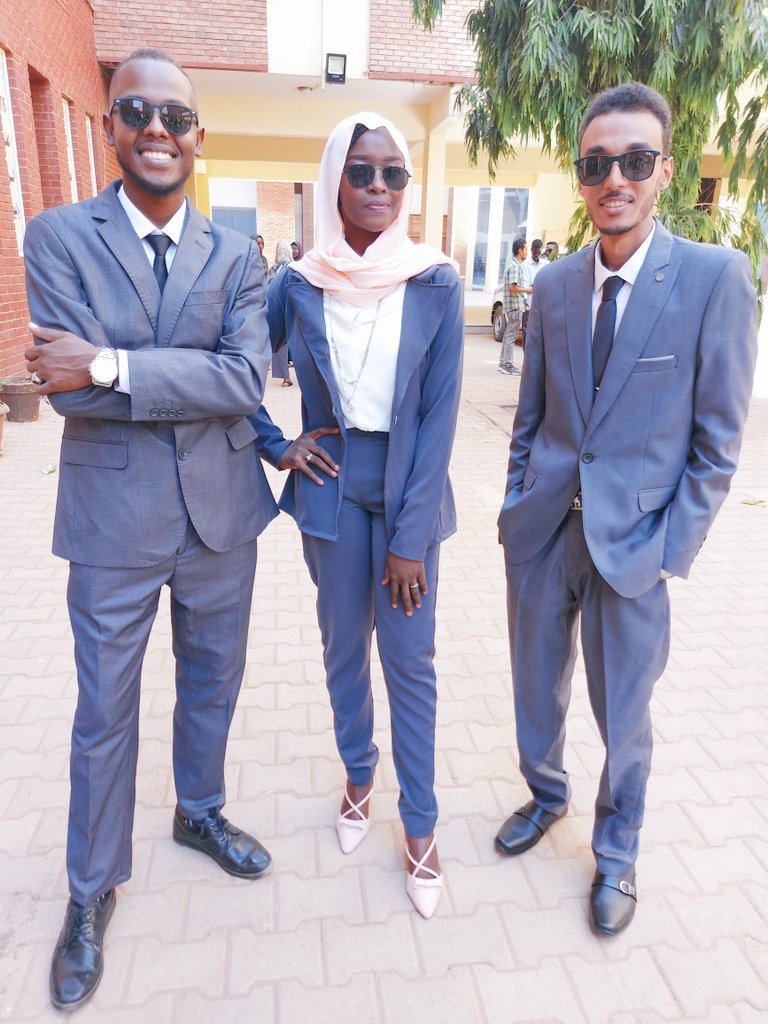 theramiramzi's tweet photo. A chapter has been closed and an era just ended 😂❤
22. Oct. 2020
#OfficiallyAnEngineer🎓
#NewProfilePic + 3 https://t.co/6QE14EIVOc