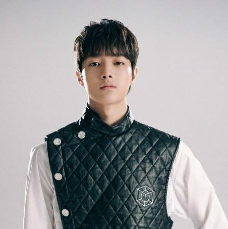 Day 24:First Impression: A handsome babieI didnt plan to watch the show during photo release. But I thought, wow this kid is really handsome.Now impression: Still a handsome babie (but my handsome, pure & talented babie) +  #변의주   #30일_의주_챌린지   #30DAY_EJ_CHALLENGE