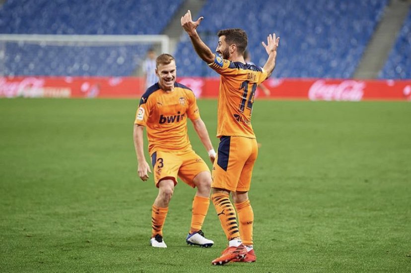 IvanGandia10's tweet photo. Si hoy gana el Valencia CF y marca José Luis Gayà sorteo una camiseta del VCF entre todos los que den RT a este tweet y me sigan ⚽️🦇 https://t.co/x8hqPM5AQ1