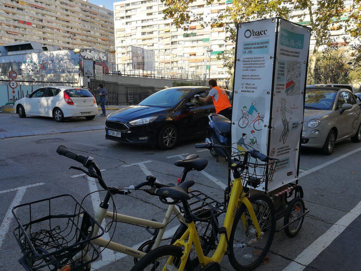 bacc_cat's tweet photo. Avui fem una jornada més de la campanya #Bcivisme, on recordem la importància de la convivència a la #mobilitat, el respecte mutu i sobretot la protecció i prioritat dels mitjans de transport més vulnerables com la #bicibcn. Sembla que tenim molta feina a fer, oi @ClubRACC ? https://t.co/0eWEXIhcRp