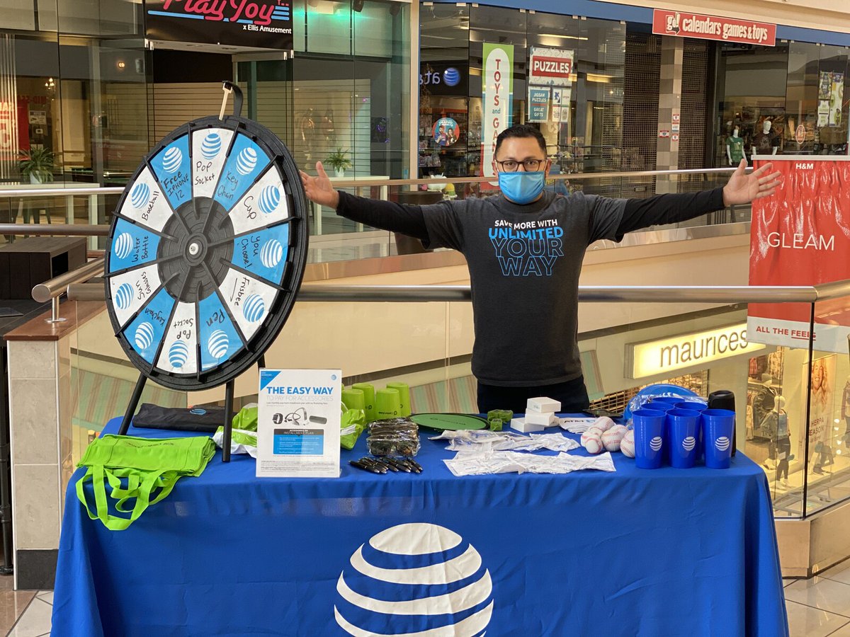 connect_att's tweet photo. #ConnectNation is ready for iPhone launch! https://t.co/xAfnWIWXtD