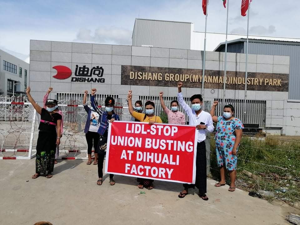 AndrewTSaks's tweet photo. Garment workers who make Lidl products protest outside their factory in Burma, after all 738 union members were fired for requesting clean drinking water and Covid protections. No answer from ⁦@LidlGB⁩ ⁦@lidl_ireland⁩ ⁦@LidlUS⁩ ⁦@lidlespana⁩ ⁦for months. https://t.co/HPN7a4TW1Q