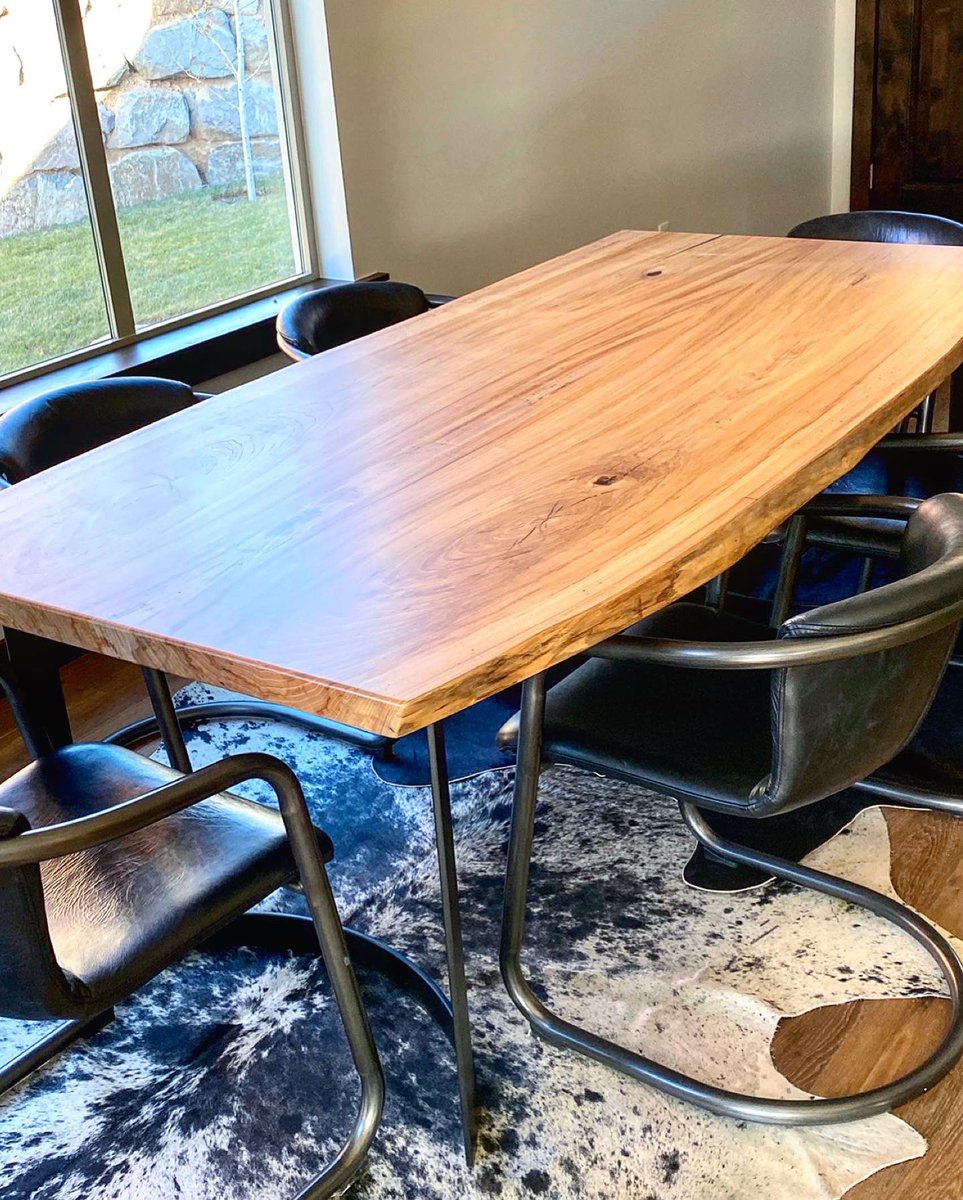 Eutree's tweet image. Our warm toned elm slabs featured in this beautiful slab table crafted by our friends @lamonluther for this new Utah ski home.
#elmslab #elmtable #slabtable #bookmatched #liveedgetable #liveedgewood #skihome #mountainhouse #utahhome #customwoodfurniture #liveedgeslabs #forestfree