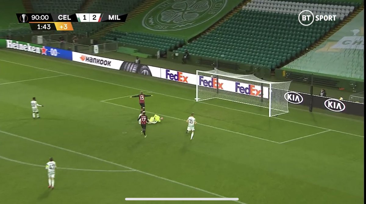 What Celtic were doing in stoppage time
vs
What Rangers were doing in stoppage time
Levels 😃💙 https://t.co/FTnvK3KMx9