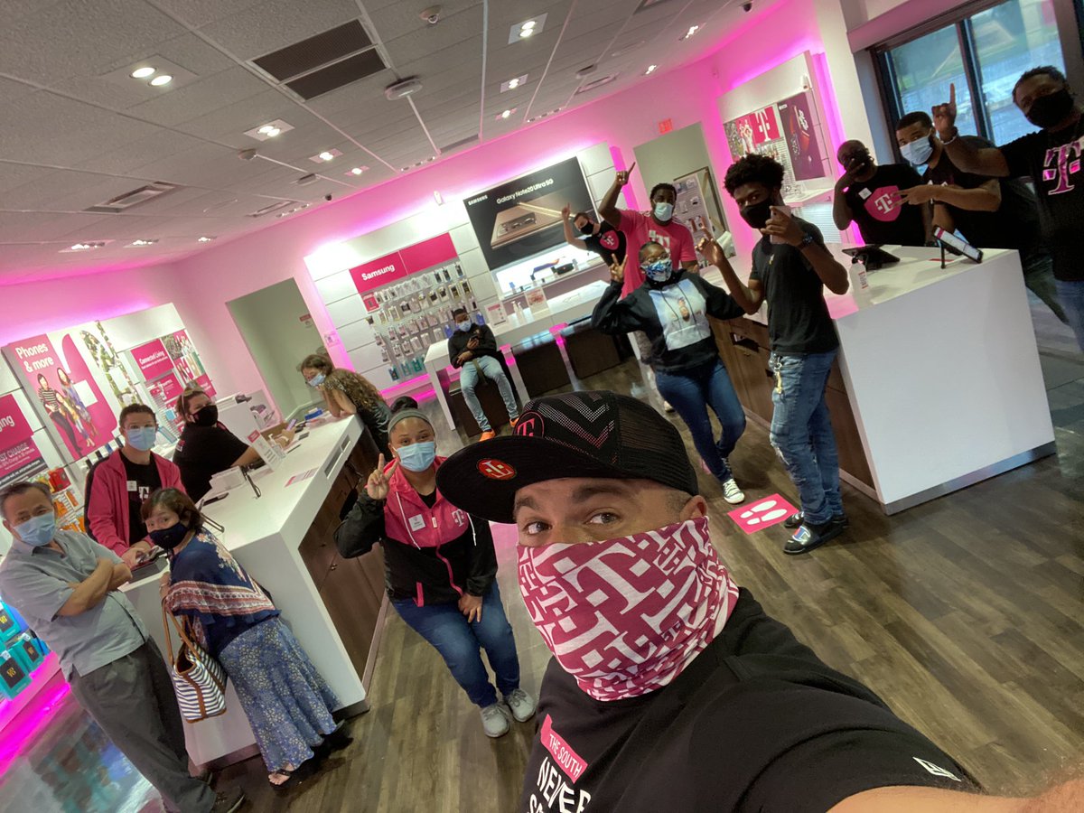 @akisselv Director visit popped up in barataria @TMobileTruckNOL @krista_lafrance #5G #iPhone12Pro #iPhone12