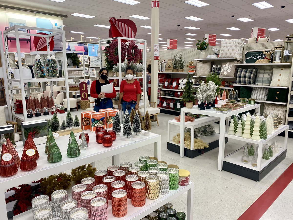 Home DBO Maryanna setting our Home Flat &amp; Engaging with our GUEST helping them Shop🎄🎅🏽 #T2096 #SafestPlaceToShop