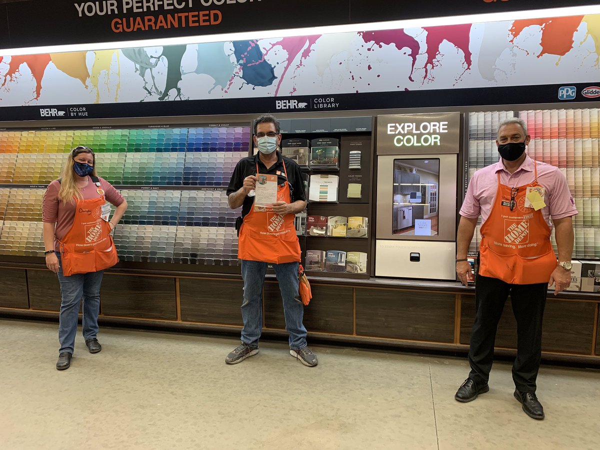 Pasquale receiving a Homer Award from Chrissy and Bobby! Excellent job living our values and going a live and beyond for the customer Pasquale!
#CustomerService #hardwork #HD #westasheville #HomeDepot #values #livingourvalues