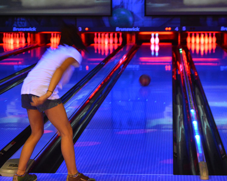Weekend plans? We've got you covered! Early Bird Bowling! $10 per hour! Saturday – Sunday | 11am-2pm. Keep an eye for the Pumpkin Pin! #earlybirdbowling #pumpkinpin #weekendfun #itzfun https://t.co/fnrAmftTMx