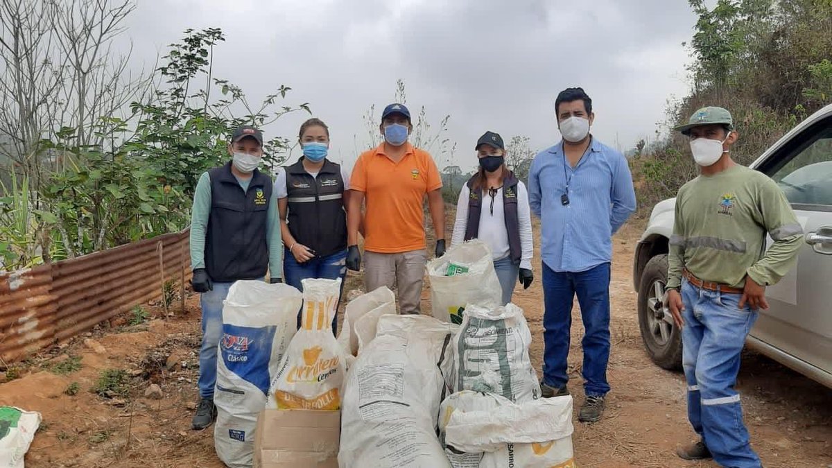 MunicipioBalsas's tweet photo. La empresa Pública Mancomunada #MARBAL, conjuntamente con Gestión Ambiental GADM Balsas, Comisaría Nacional de Policía y Comisaría Municipal, realizaron la minga de limpieza en el Mirador de la ciudadela "El Cisne".
Solicitamos a la ciudadanía evitar la contaminación del sitio. https://t.co/9pLC7NcQma