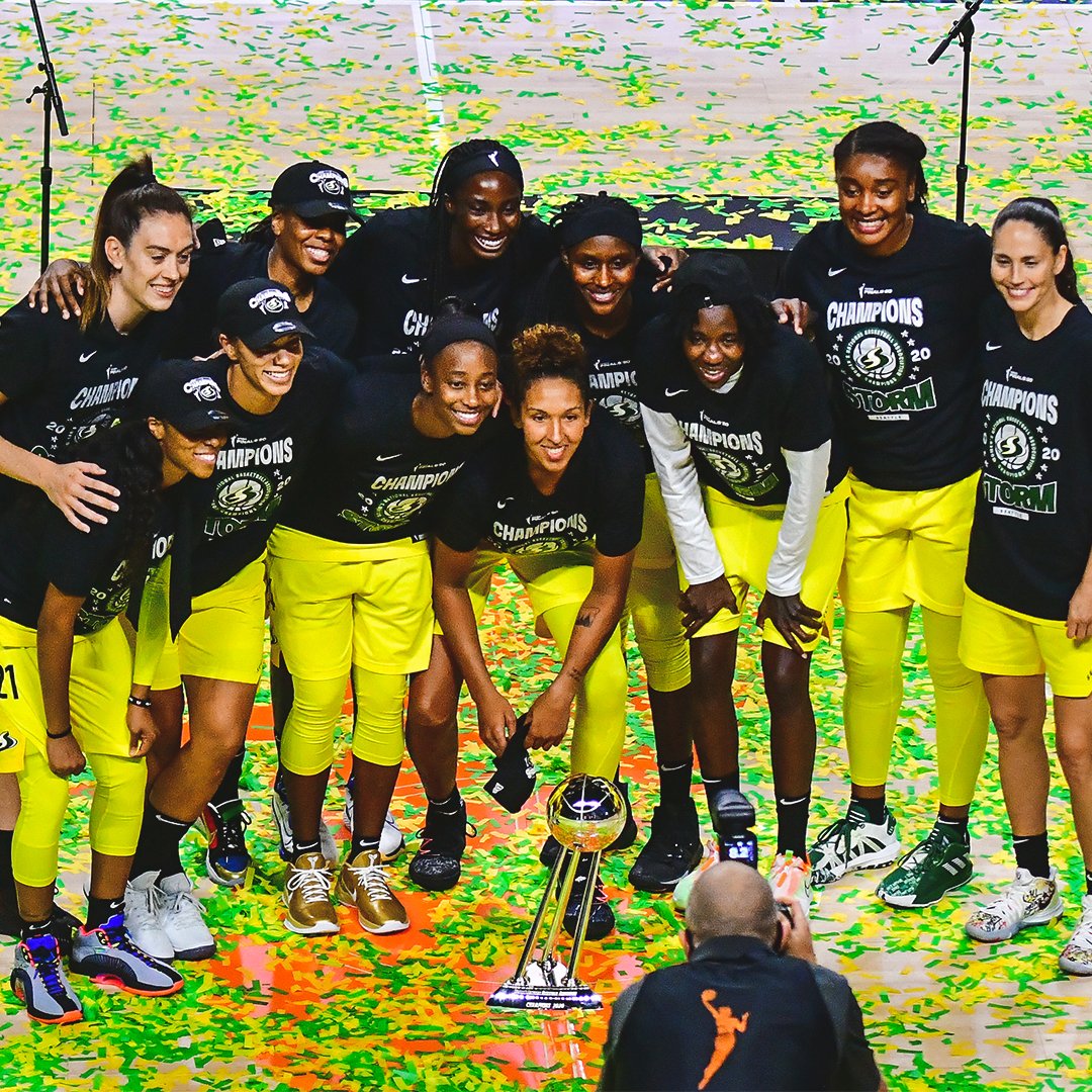 ππ π¦πππ¦π’π‘ π§π’ π₯ππ ππ πππ₯π
Take a look back at our historic 4th title run! π
Read all about itβ¬οΈοΈ
https://t.co/fhiguG5QK5
#StrongerThanEver https://t.co/KBOJV6i32x