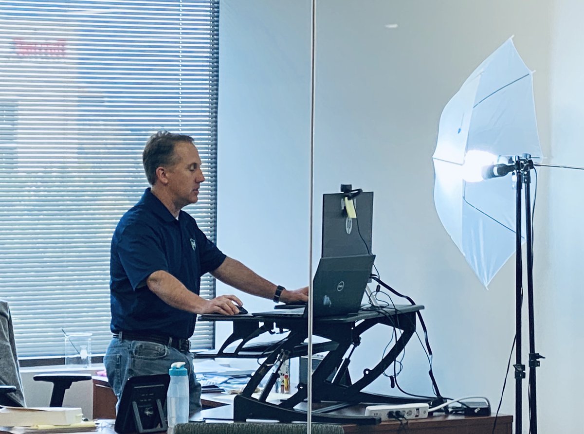 HorizonAg1983's tweet photo. Behind the Scenes #horizontraining https://t.co/QTCOAMb9wS