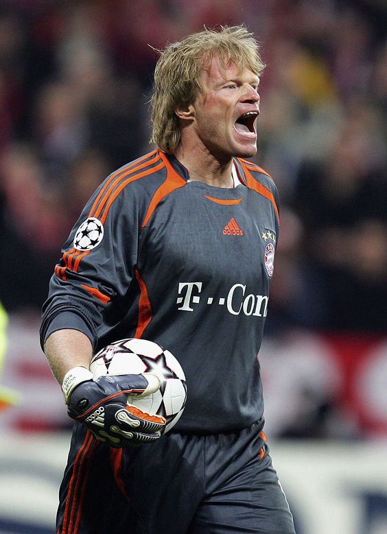 PortieriSiNasce's tweet photo. #OliverKahn
#GermanGK 🇩🇪
#goalkeeper of Munich reacts during the #UEFA #ChampionsLeague round of sixteen second leg match between #BayernMunich and #RealMadrid
at the #AllianzArena on March 7, 2007 in #Munich, #Germany. https://t.co/dEv2yk4lL2