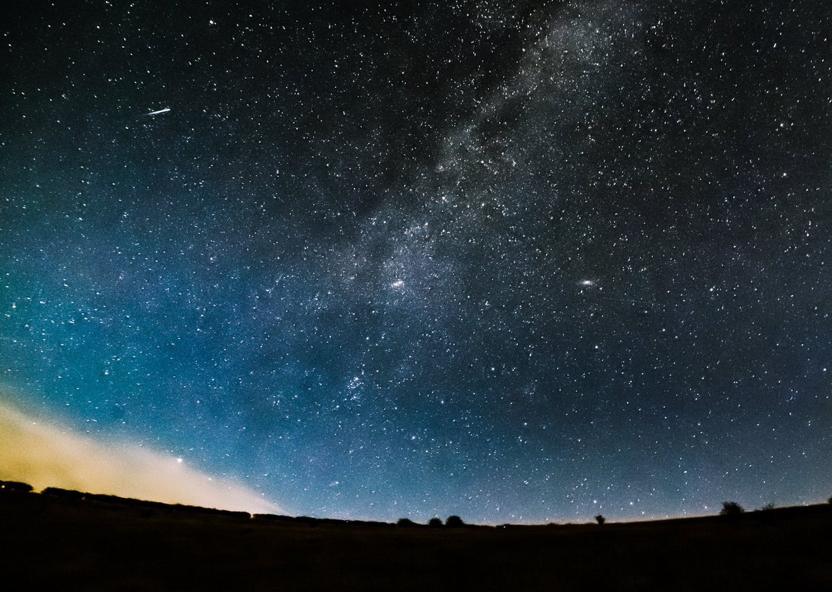 Had a visit from the talented @pipsmithe last night - Wow, stunning #photography @YorksWoldsWay #GillsFarm @Yorkshire_Wolds #Farm #GodsOwnCounty @WoldsWeekly #OneForTheMantlePiece Thank you 😊