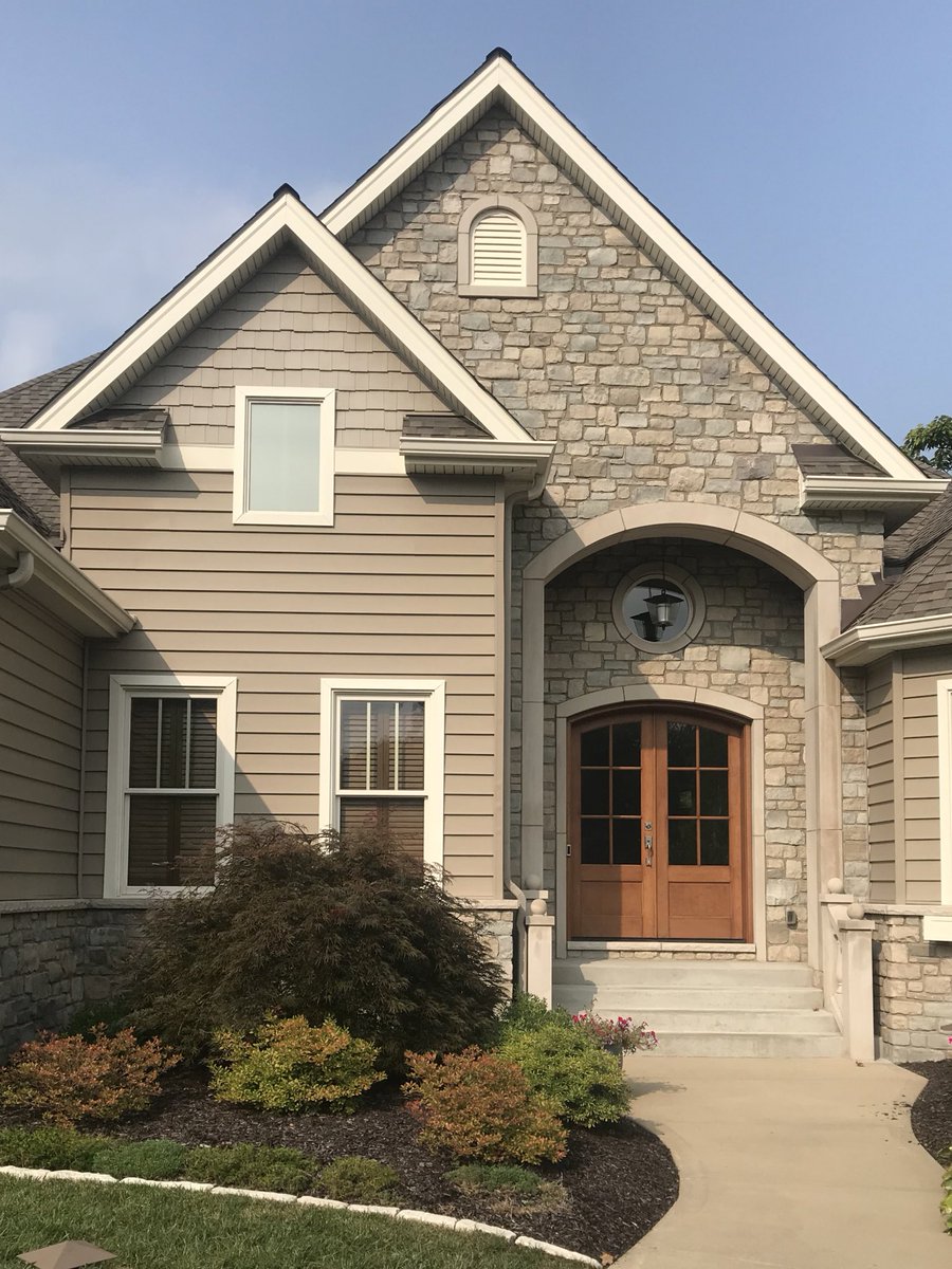 CornerstoneSTL's tweet photo. This tumbled stone is a perfect accent to any home! #chesterfieldmo #mason #masonry #stonemason #stlouis https://t.co/7dJA14F9zS