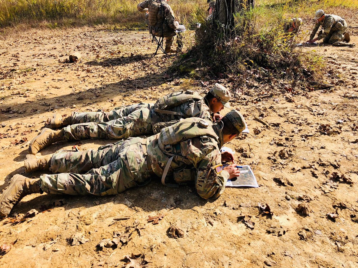 AboveTheRestBN's tweet photo. Nothing like a little find yourself Friday. These soon to be experts conducted Land Navigation in preparation for upcoming Expert Field Medical Badge, Expert Soldier Badge and Expert Infantry Badge. Where do you find yourself this Friday? Feel free to comment below! ⬇️ ♣️🦅 https://t.co/bNYo0dmXBn