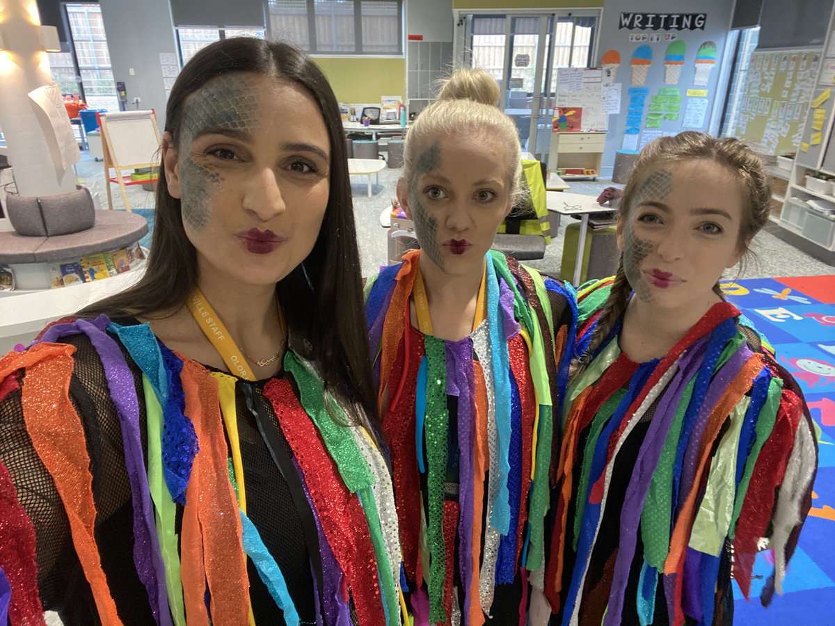 JessicaTakchi's tweet photo. BOOK WEEK 📚 This was my first experience with book week and it was amazing! I had so much fun seeing the students dress up and finding out what their favourite books were. #BookWeek2020 https://t.co/PZGrKQnMUi