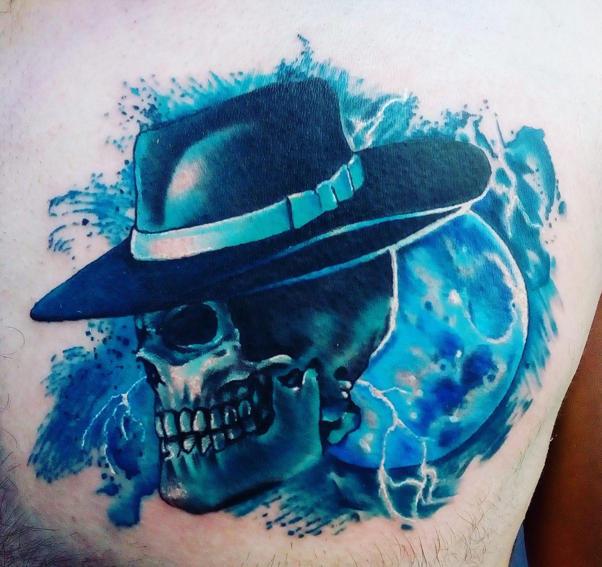 MathewKyote69's tweet photo. @DerekLandy Happy birthday! So sorry about your kitty glad going to be ok 😊 here is a little something to put a smile on your face I got a birthday present myself yesterday😉 https://t.co/jAw7i79oix