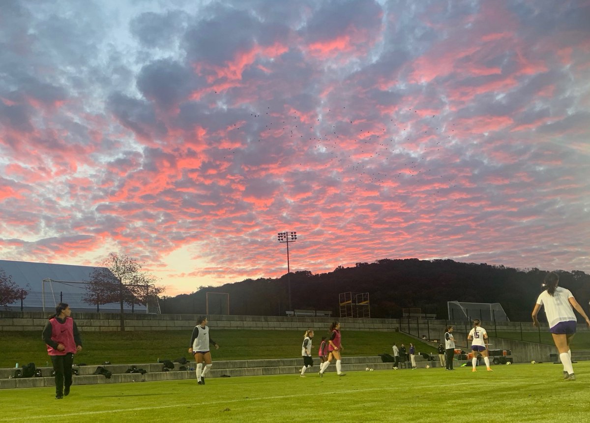 💜💛❤️

Some beautiful sights in the Valley this morning!

#GoDukes