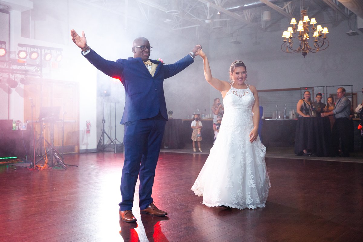 ❤️ Got that "Just Married" vibe going on!

📷 <a href="/Fornearphoto/">Fornear Photo</a>
.
.
.
#wisconsinbride #northwoodswedding #weddingphotographer #photographer #wausauwedding