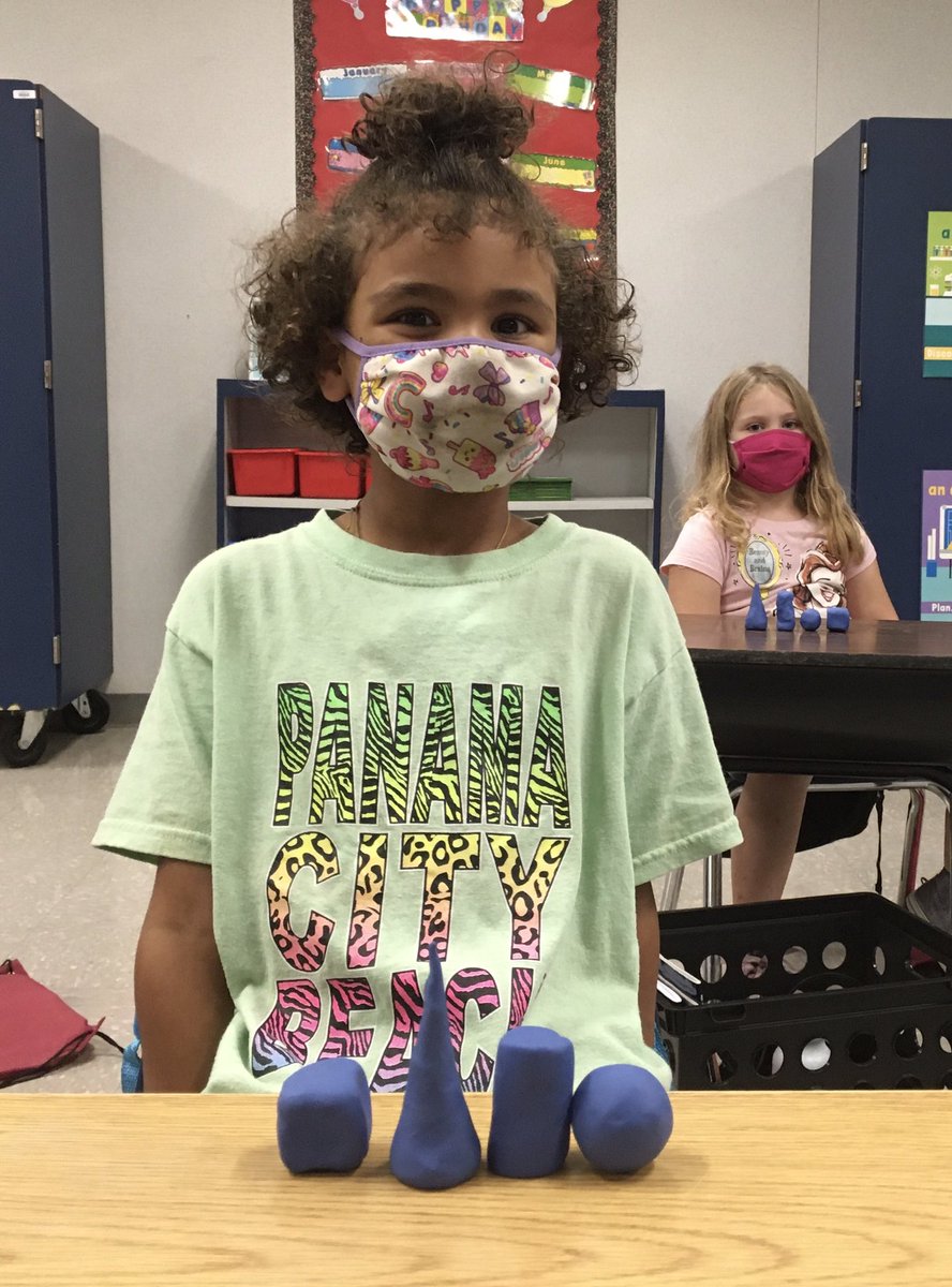 lizamcART's tweet photo. #ClayDays #ARTandMATH #3DForms #NAVProud @NavarroLISD #LoveMyLISD #PuttingARTinLockhART @LockhartISD So impressed this week with first graders from Ms. Adrianโs class and their understanding of how to make 3D forms. https://t.co/UQzK30bLyX