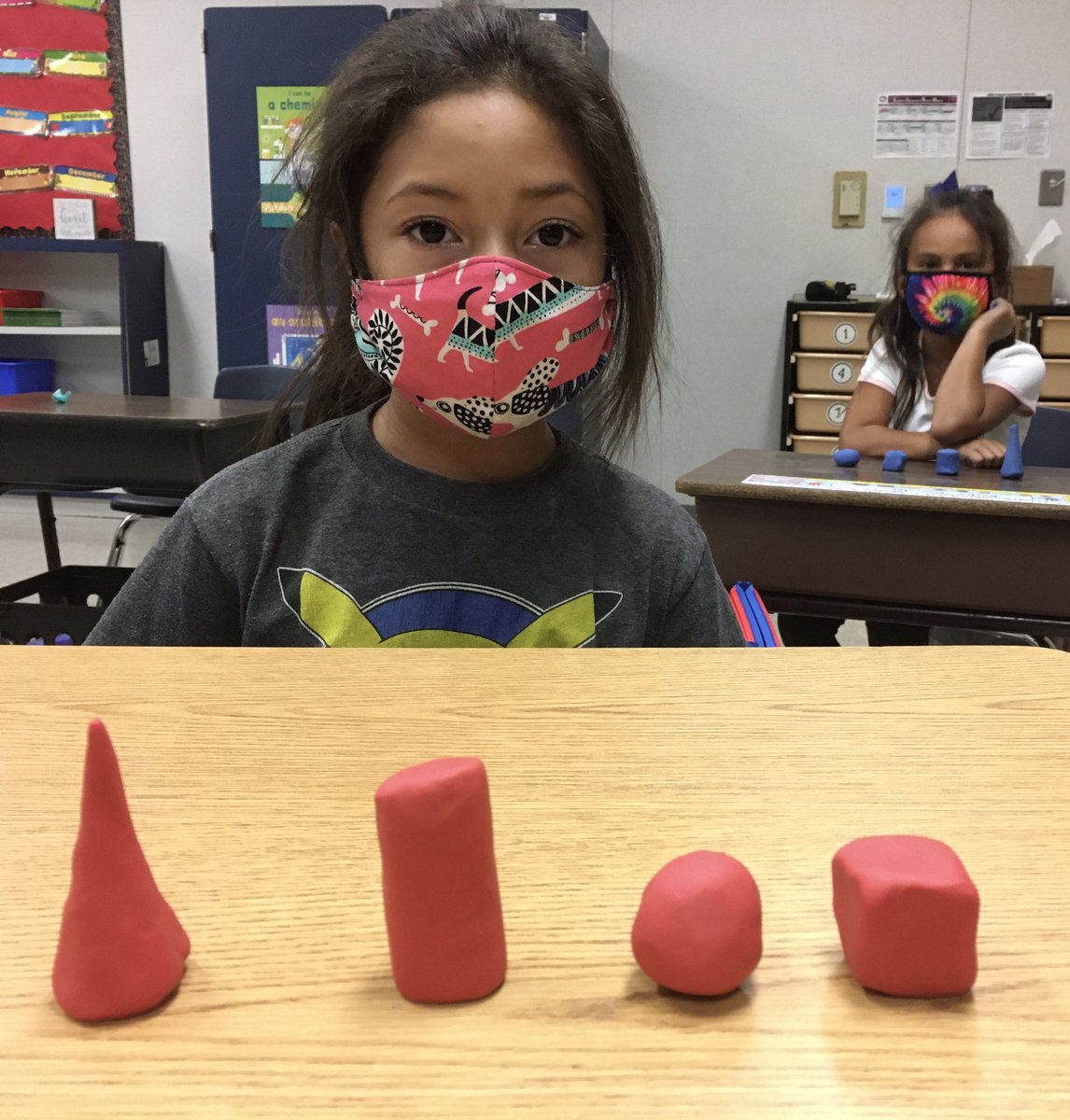 lizamcART's tweet photo. #ClayDays #ARTandMATH #3DForms #NAVProud @NavarroLISD #LoveMyLISD #PuttingARTinLockhART @LockhartISD So impressed this week with first graders from Ms. Adrianโs class and their understanding of how to make 3D forms. https://t.co/UQzK30bLyX