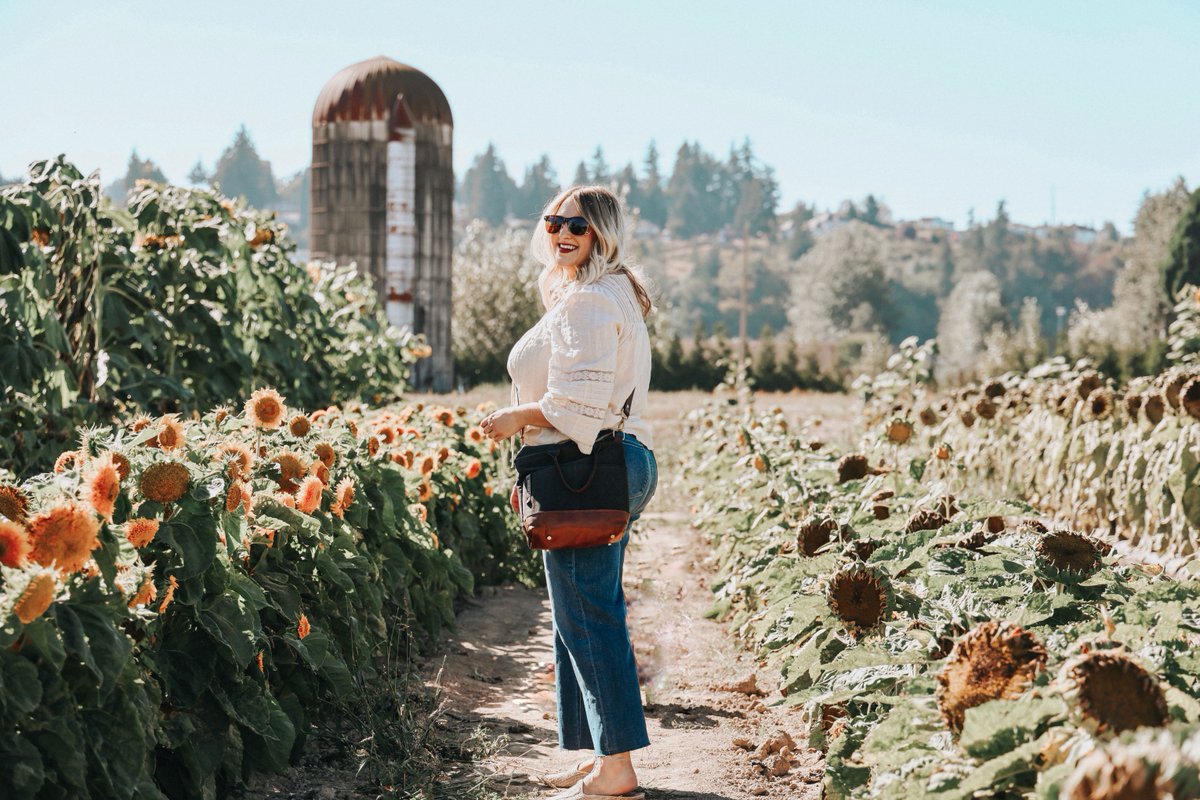 The warm, genuine leather on our Otto definitely shines on a fall day, right Autumn? ☀️ Pair it with the cotton canvas body, and our Signature Design becomes equal parts subtle &amp; stunning. bit.ly/2FSriY2